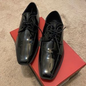 Men’s black dress shoes. Vangelo brand. Style Tux-5. Size 11M. Width: medium